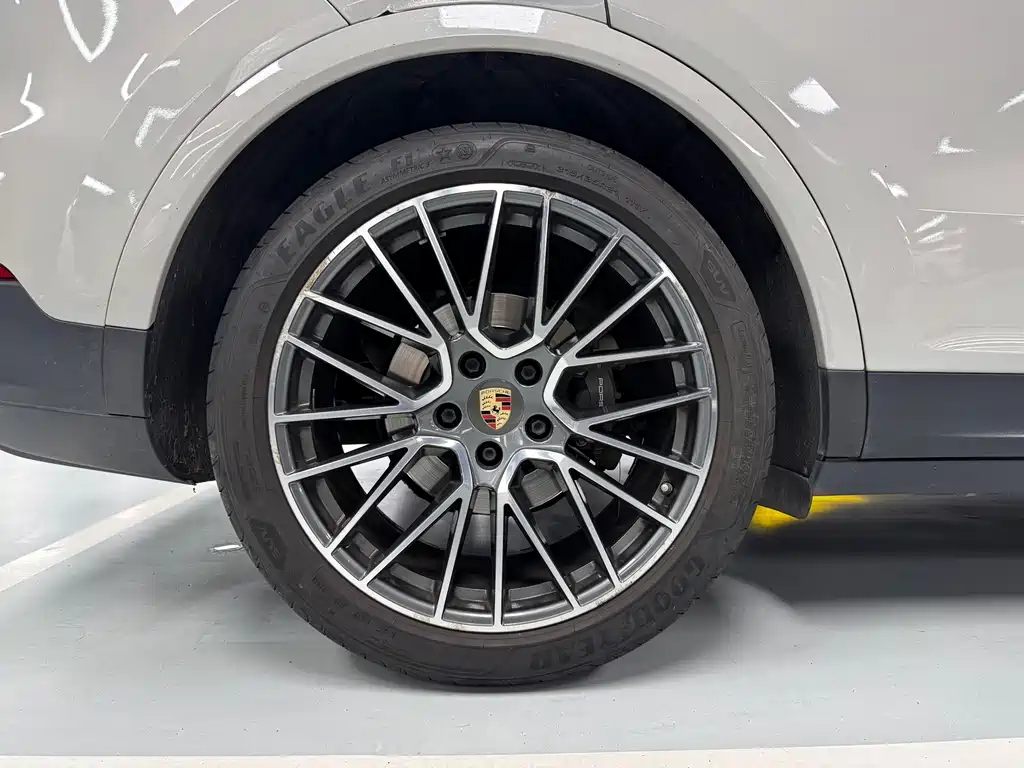 Porsche Cayenne 2019 — фото 18