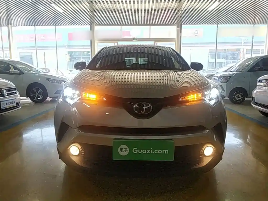 Toyota C-HR 2019 — фото 3