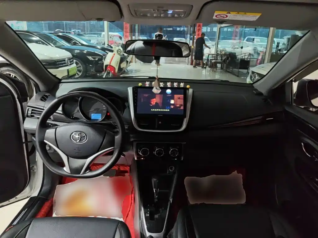 Toyota Yaris L 2021 — фото 10