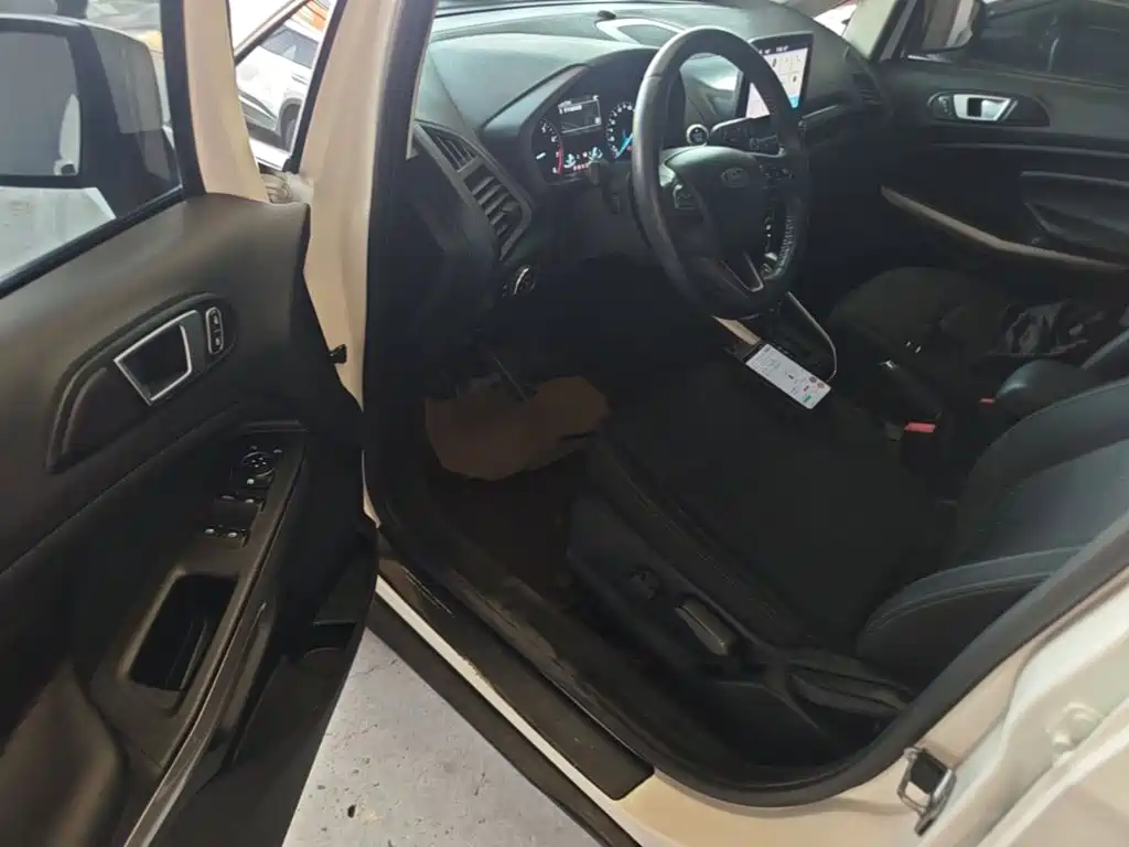 Ford EcoSport 2017 — фото 16