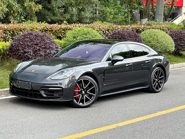 Porsche Panamera 2021