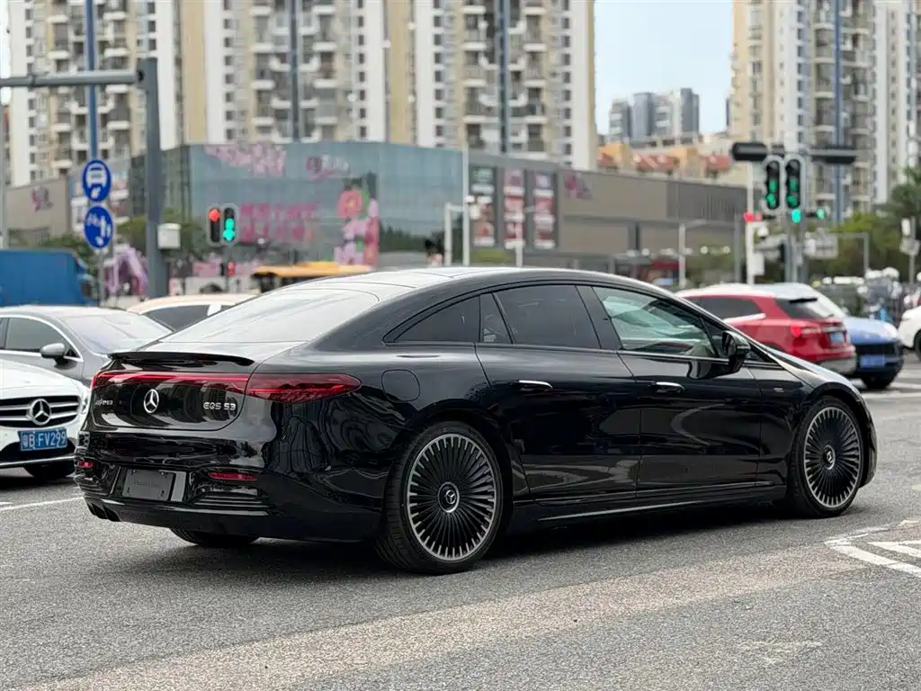 Mercedes-Benz EQS AMG 2025 — фото 6