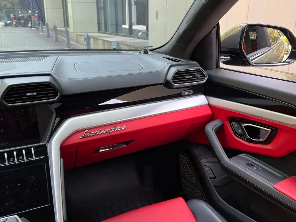 Lamborghini Urus 2019 — фото 22