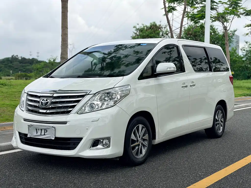 Toyota Alphard 2015 — фото 1