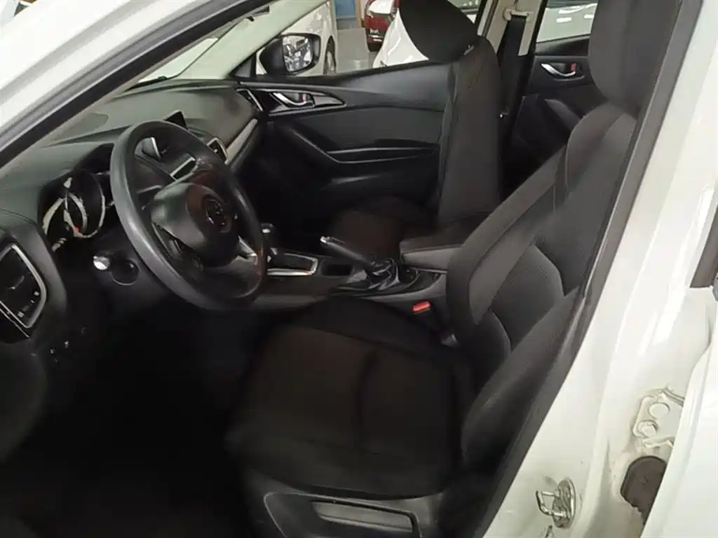 Mazda 3 Axela 2016 — фото 15
