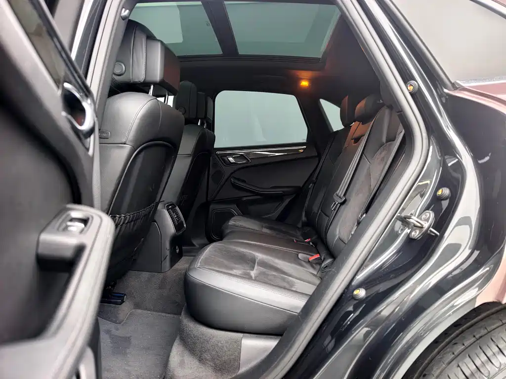 Porsche Macan 2019 — фото 17