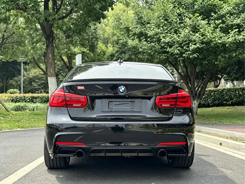 BMW 3 Series 2018 — фото 11