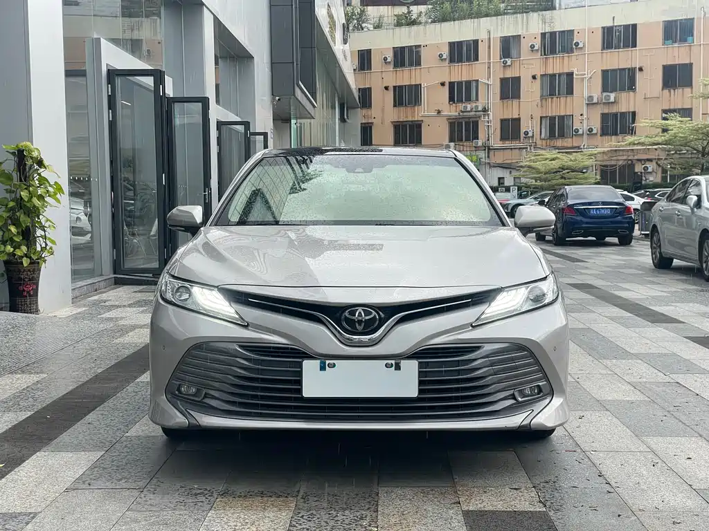 Toyota Camry 2019 — фото 18