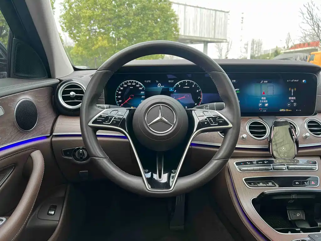 Mercedes-Benz E-Class 2022 — фото 12