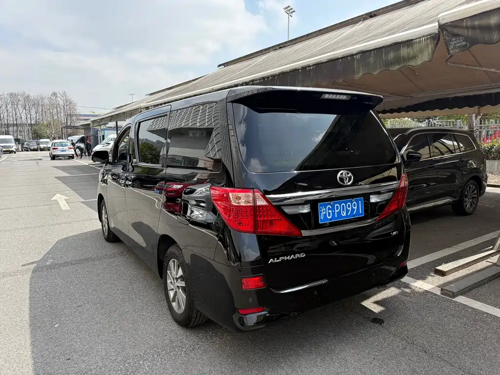 Toyota Alphard 2014