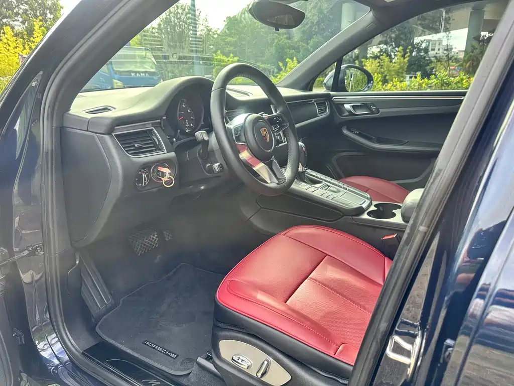 Porsche Macan 2018 — фото 20