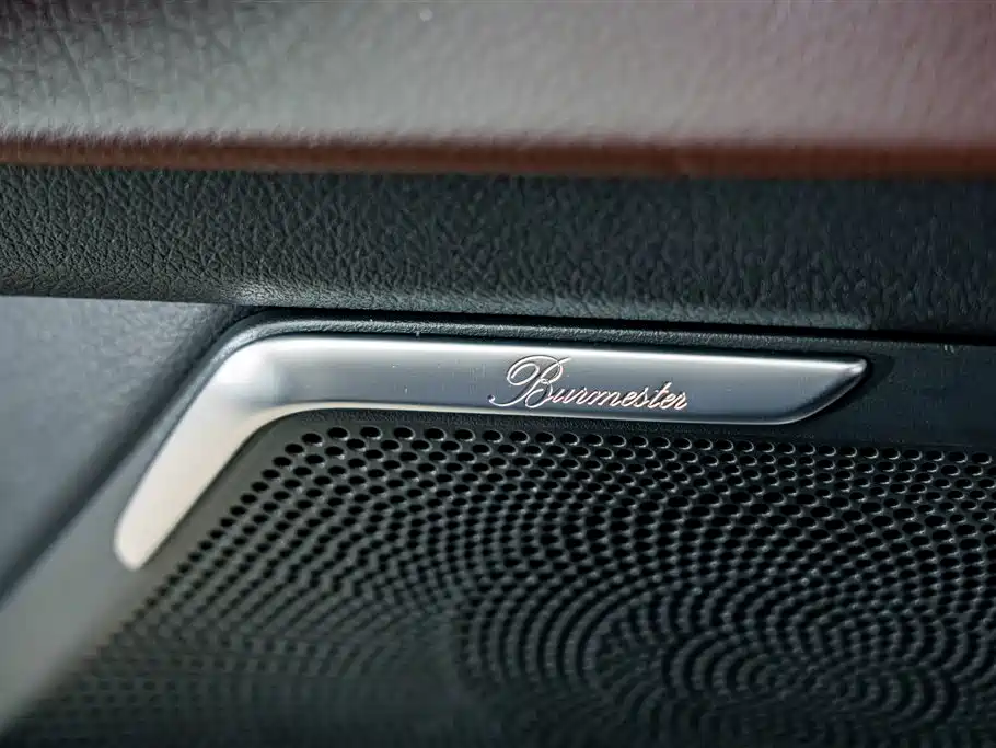 Mercedes-Benz V-Class 2023 — фото 18