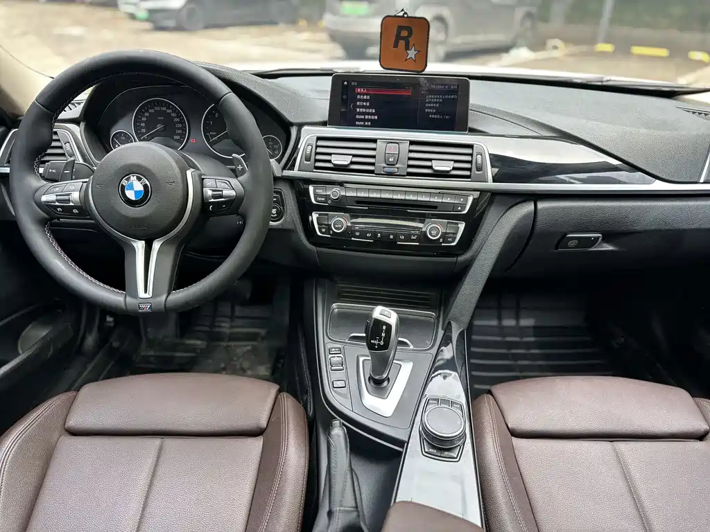 BMW 3 Series 2018 — фото 10