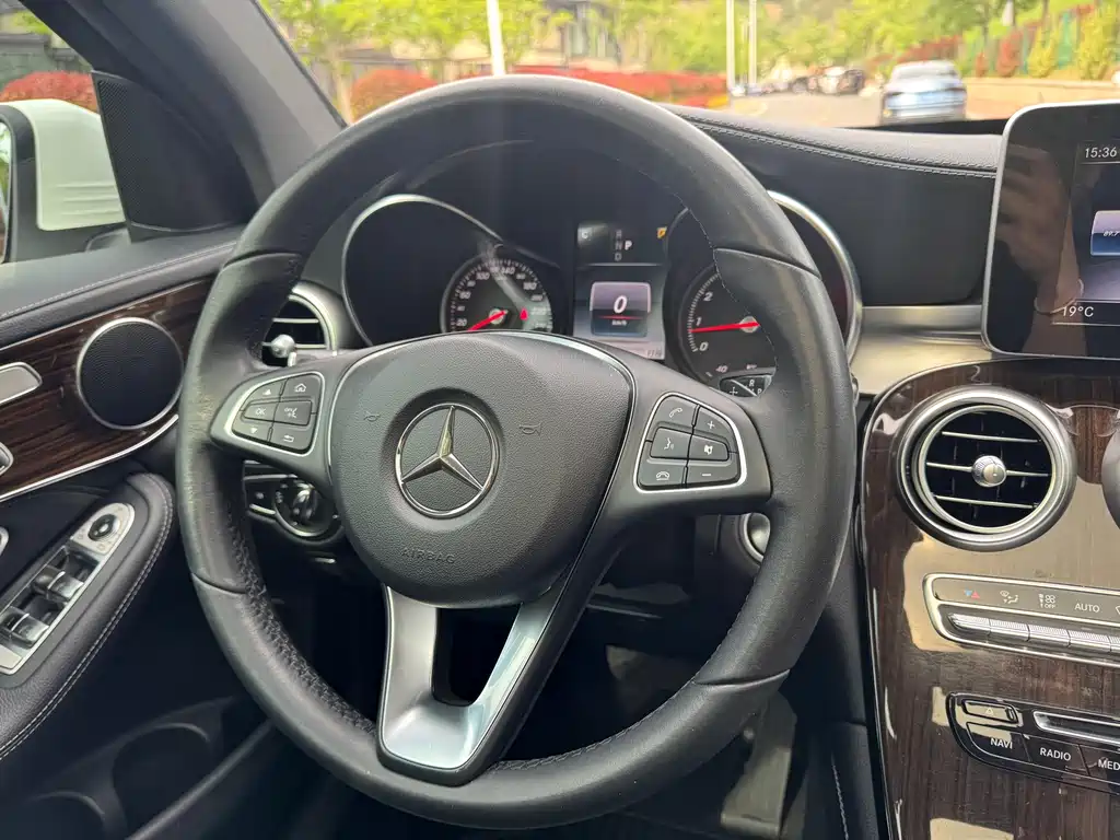 Mercedes-Benz GLC 2018 — фото 10