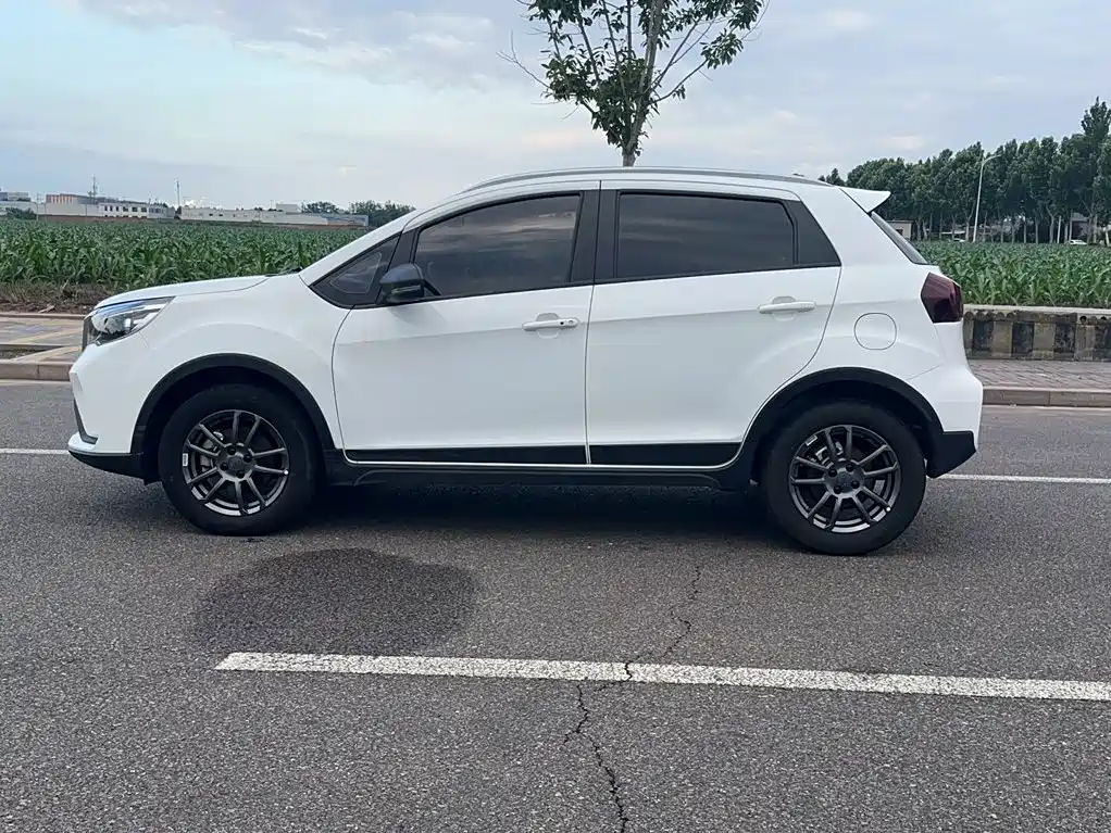 Geely Vision X3 2022 — фото 16