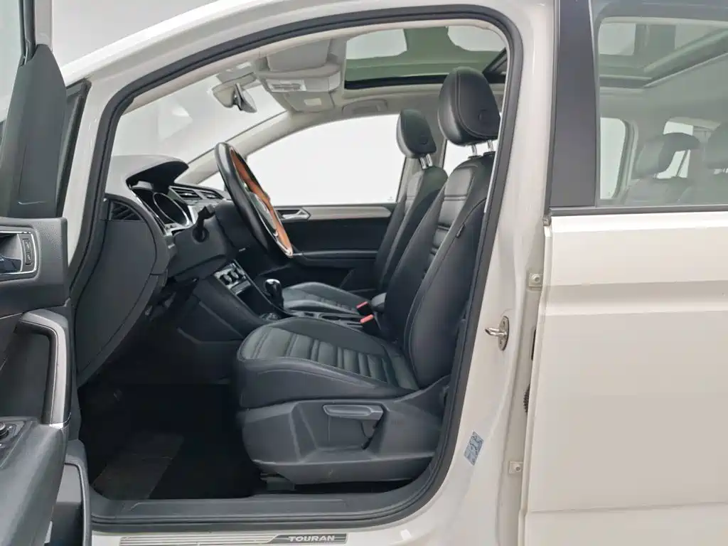 Volkswagen Touran 2019 — фото 10