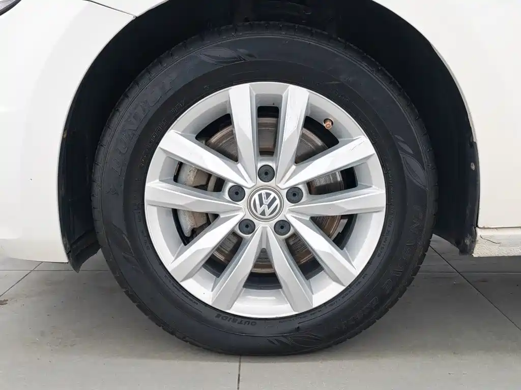 Volkswagen Touran 2019 — фото 17