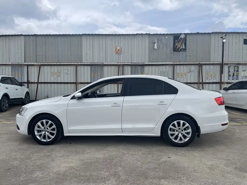 Volkswagen Sagitar 2013
