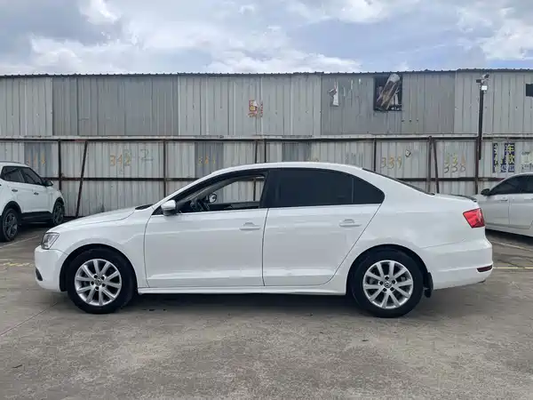 Volkswagen Sagitar 2013