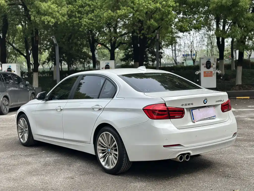 BMW 3 Series 2018 — фото 6