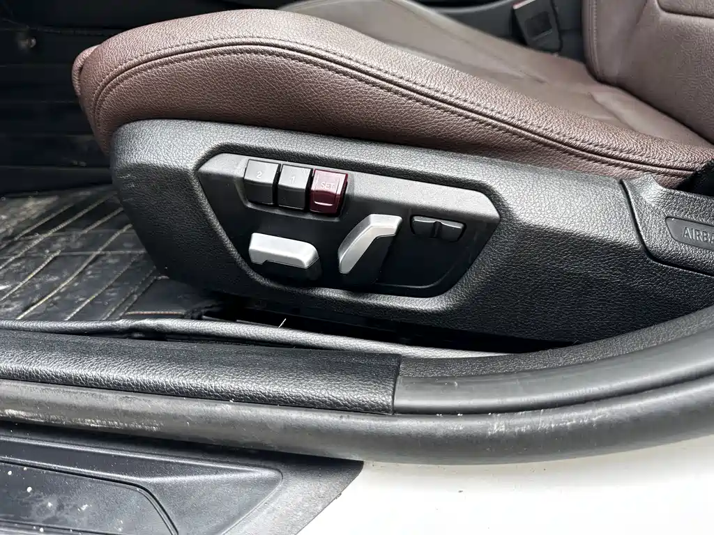 BMW 3 Series 2018 — фото 9