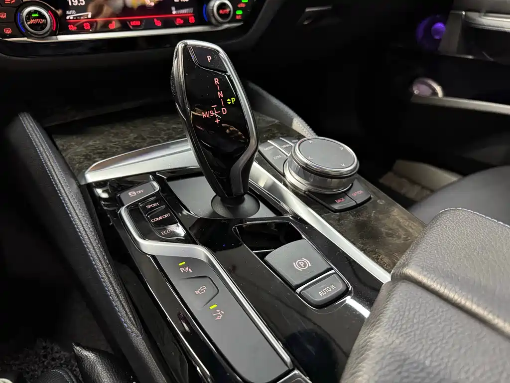 BMW 6 Series GT 2018 — фото 10