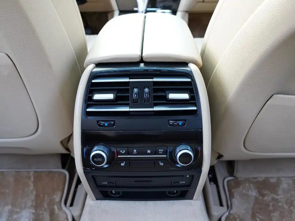 BMW 7 Series 2013 — фото 21