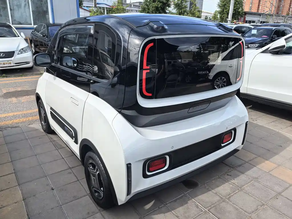 Baojun E300 2020