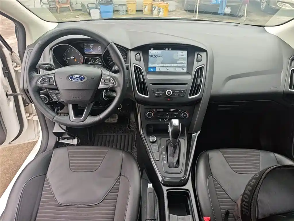 Ford Focus 2016 — фото 10
