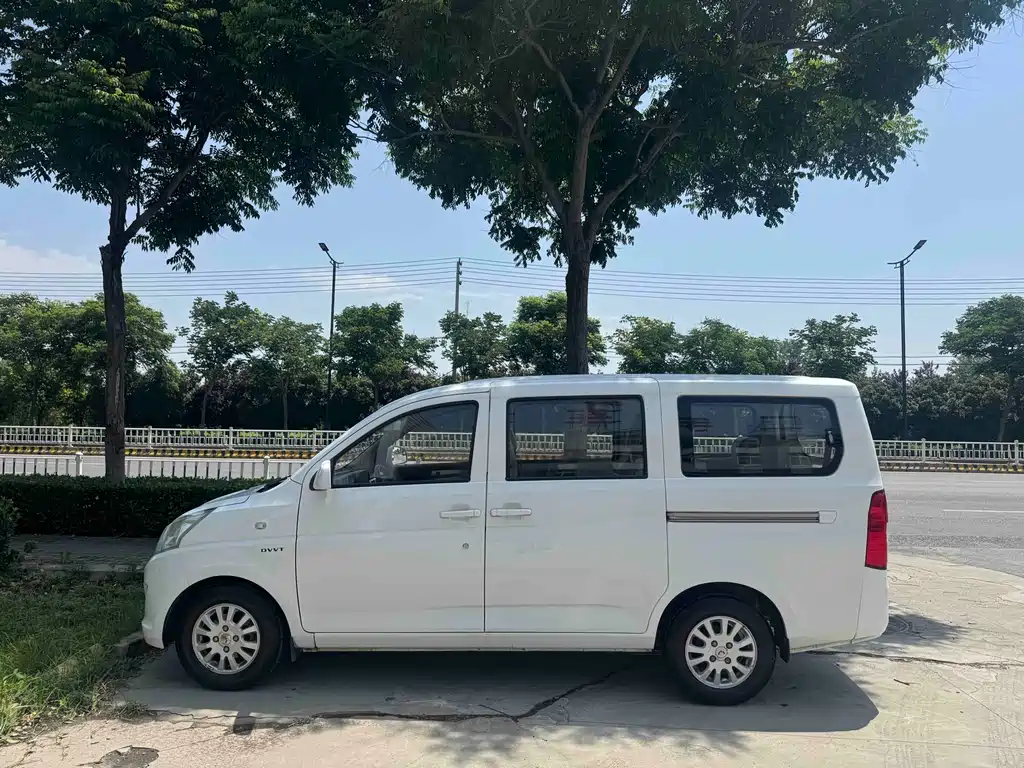 Wuling Rongguang V 2016 — фото 2