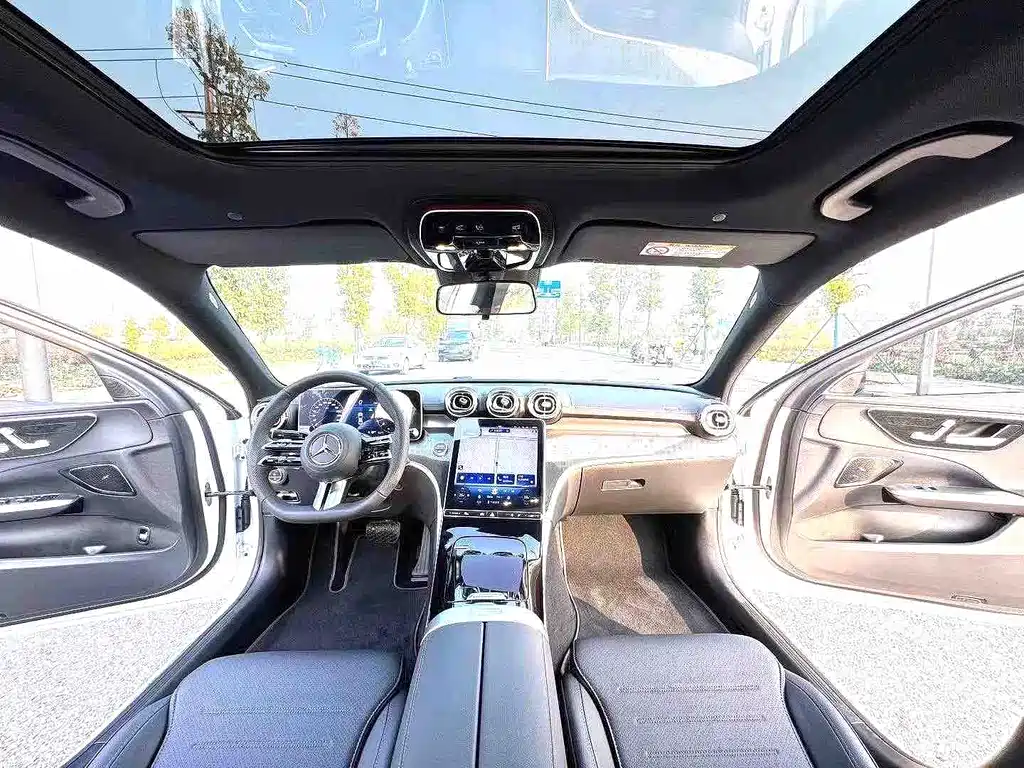 Mercedes-Benz C-Class 2025 — фото 4