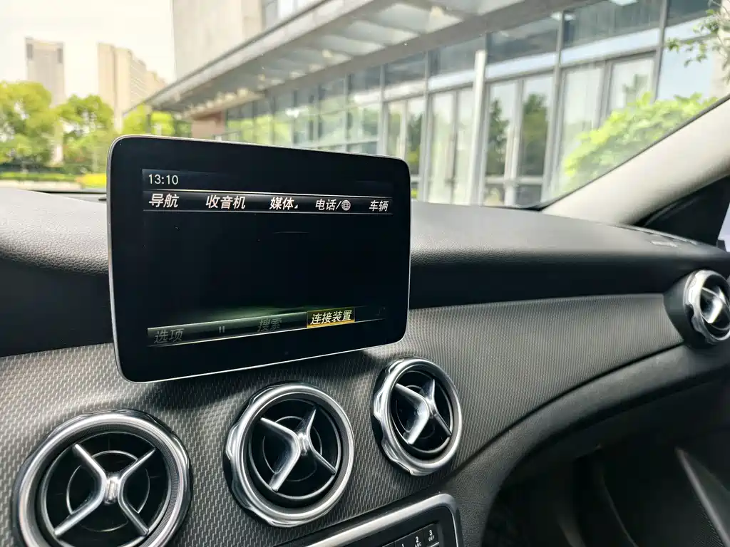 Mercedes-Benz GLA 2018 — фото 16