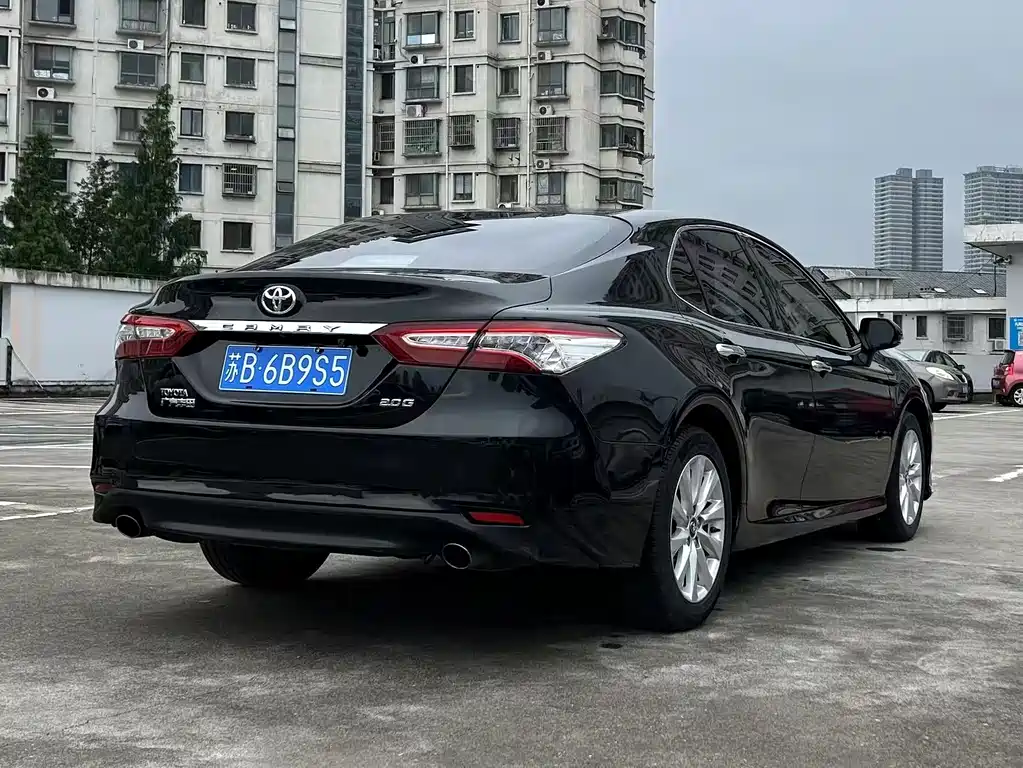 Toyota Camry 2018 — фото 8