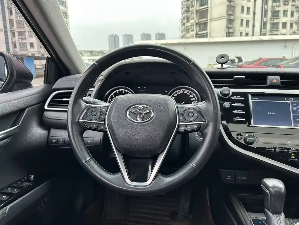 Toyota Camry 2018 — фото 14