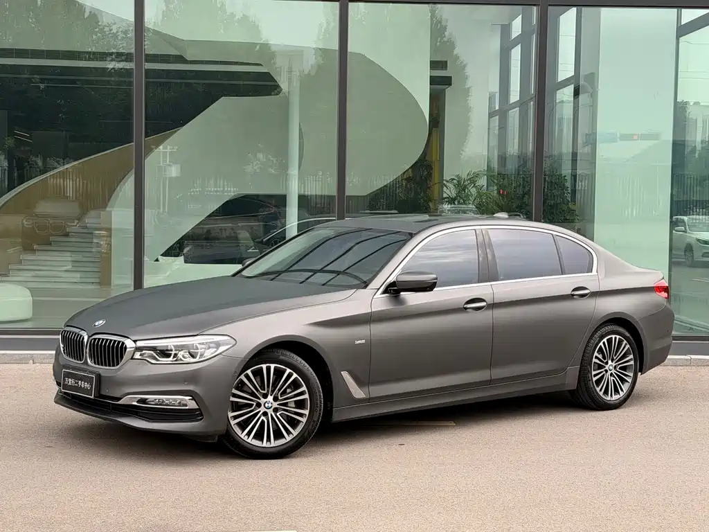 BMW 5 Series 2018 — фото 2