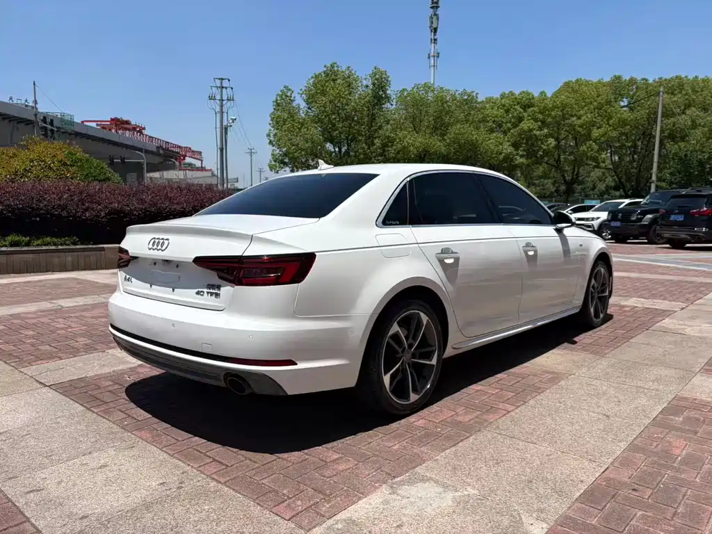 Audi A4L 2018 — фото 11