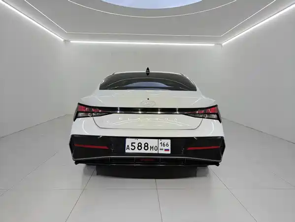 Hyundai Elantra 2024