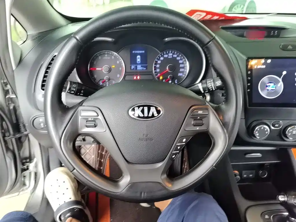 Kia K3 2015 — фото 11
