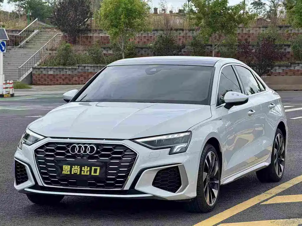 Audi A3 2023 — фото 1
