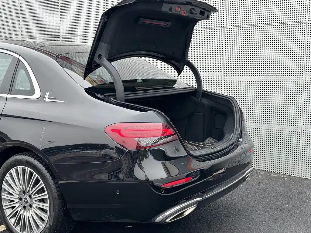 Mercedes-Benz E-Class 2023 — фото 37