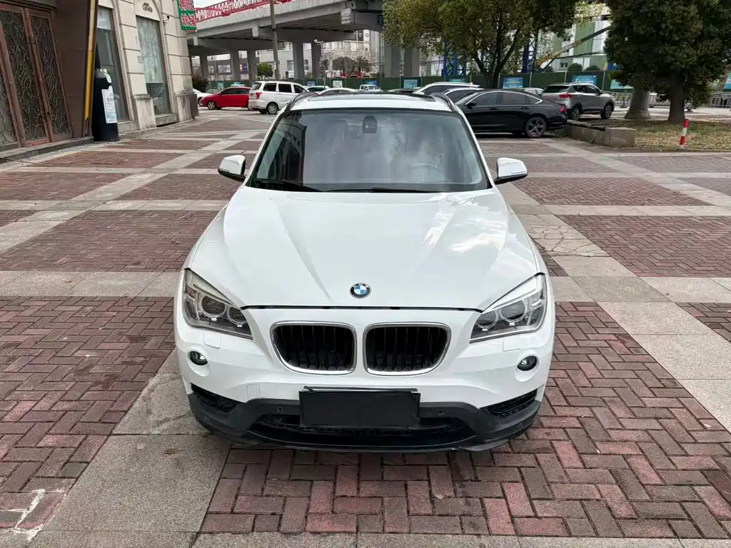 BMW X1 2015 — фото 1