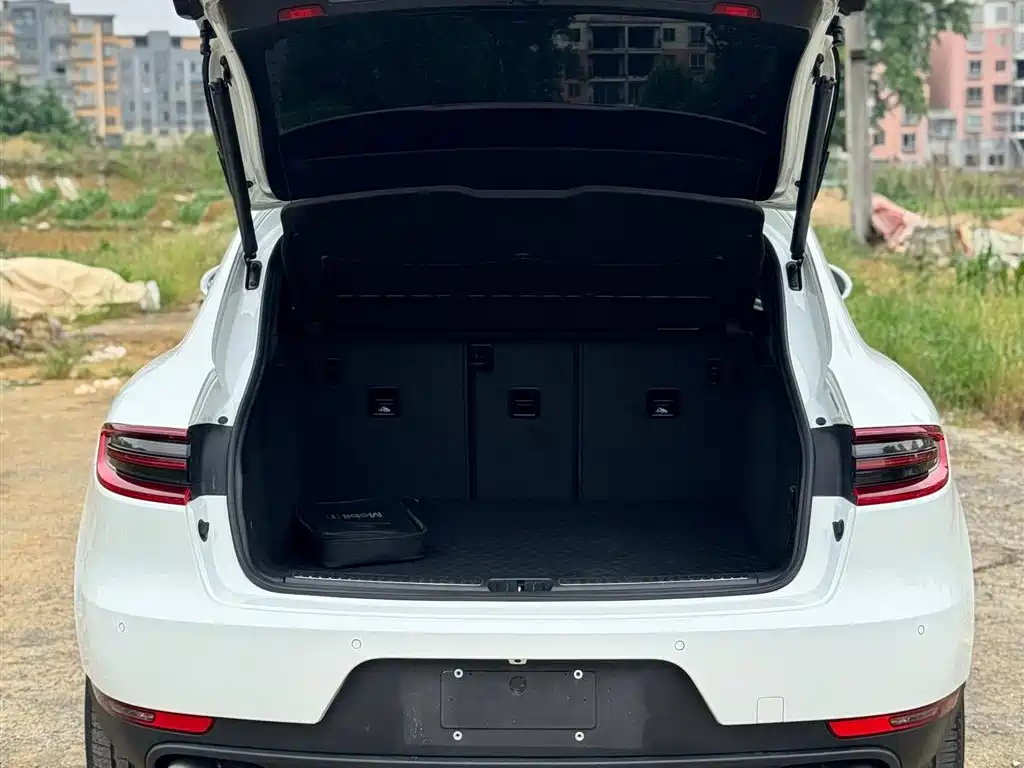 Porsche Macan 2017 — фото 11