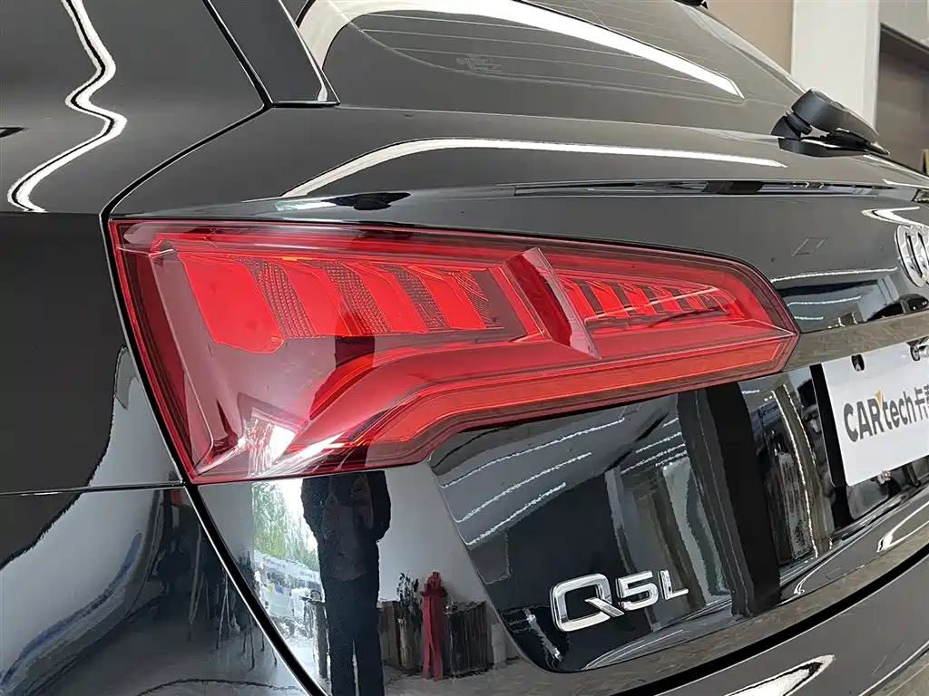 Audi Q5L 2021 — фото 10