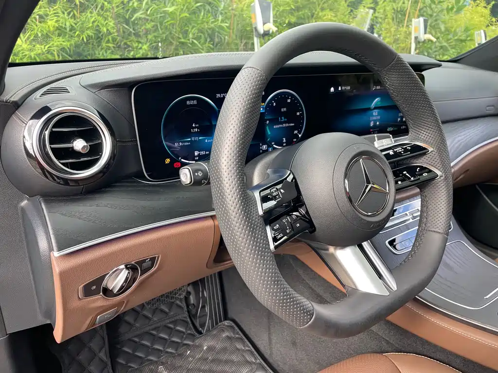 Mercedes-Benz E-Class 2023 — фото 10
