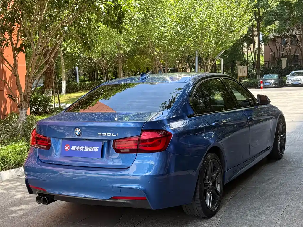 BMW 3 Series 2018 — фото 19