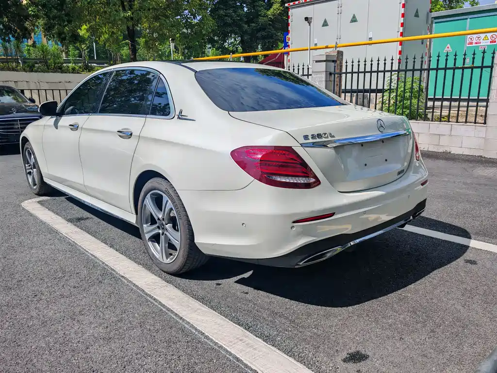 Mercedes-Benz E-Class 2020 — фото 16