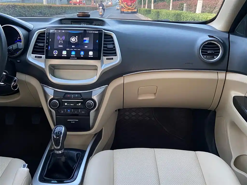 Changan Eado 2015 — фото 9