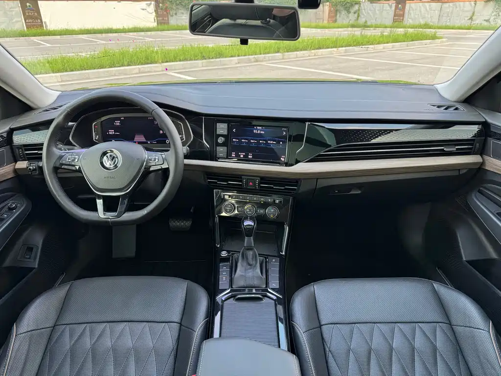 Volkswagen Passat 2019 — фото 9