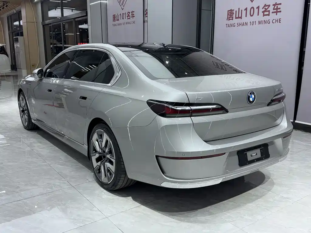 BMW i7 2023 — фото 8