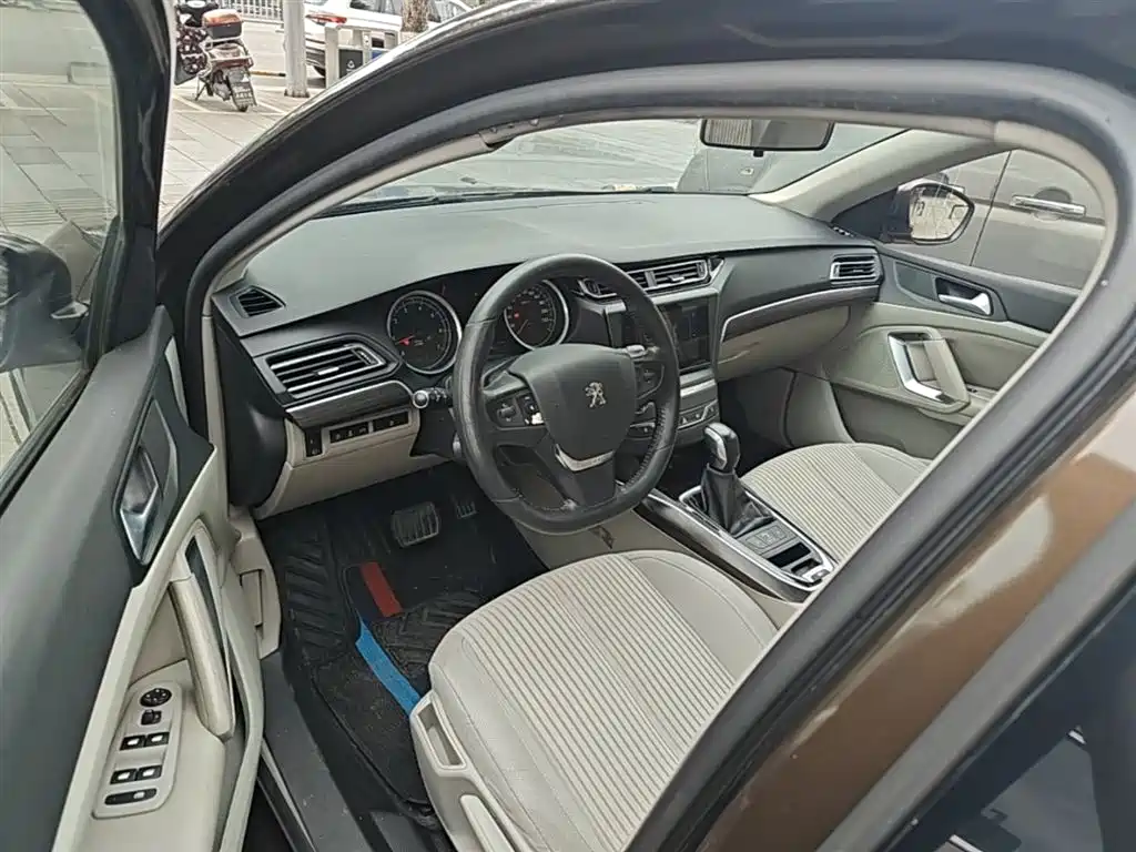 Peugeot 408 2015 — фото 16